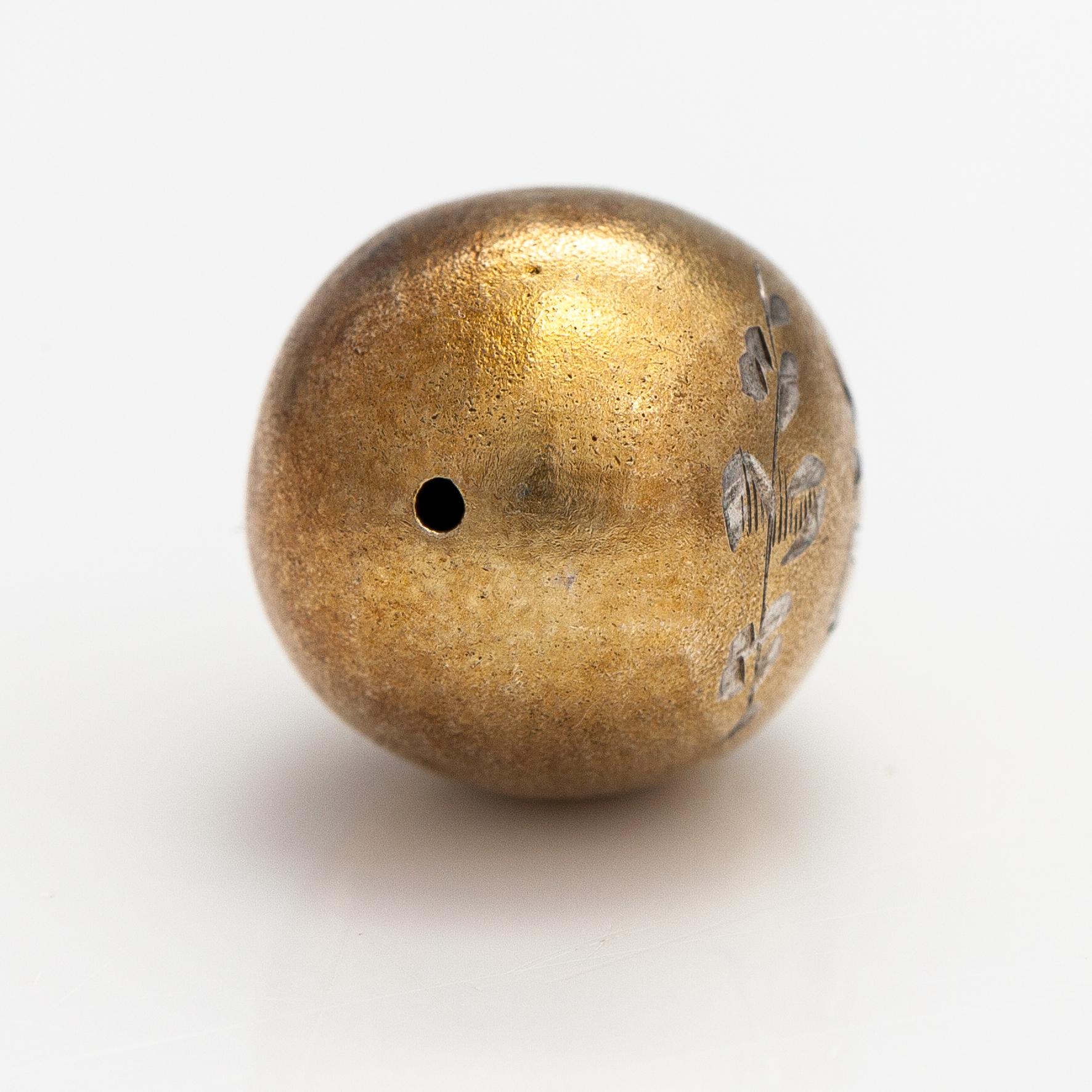 Riipus, muna, kullattua hopeaa. Venäjä, Kostroma 1900-luvun alku.