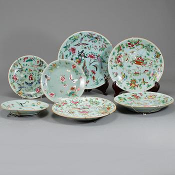 TALLRIKAR, 4 st, samt ASSIETTER, 3 st, porslin, Kina, 1800-tal.