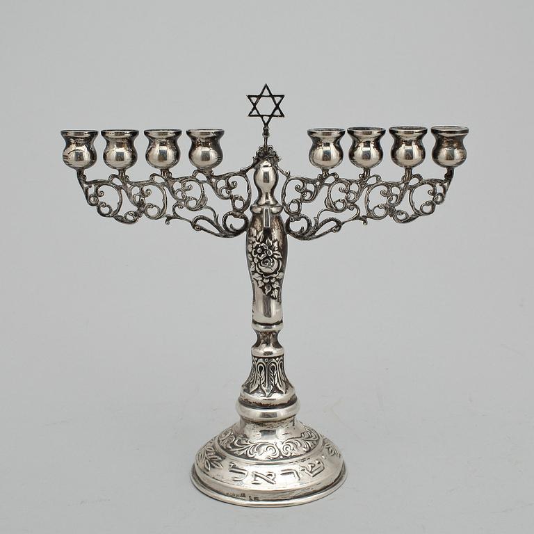 LJUSSTAKE, låghaltigt silver. Hazorfim Ltd, Israel, 1900-tal.