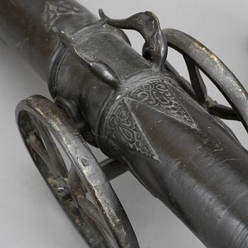 KANONER, ett par, 1900-tal.