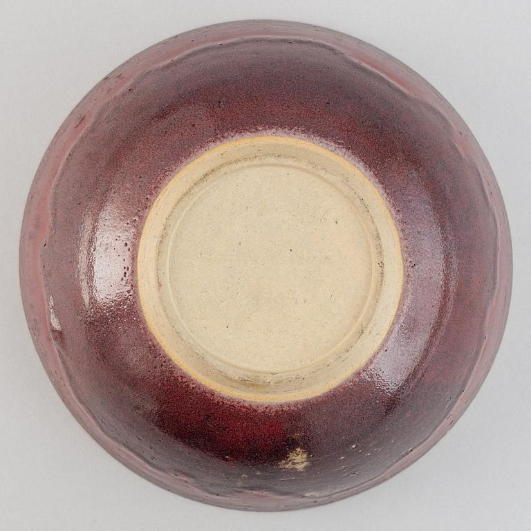 Henning Nilsson, a set of three stoneware bowls for Höganäs, 1966, 1969 and 1984.