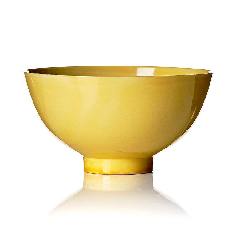 A fine yellow-glazed bowl Kangxi six-character mark and of the period (1662-1722).
