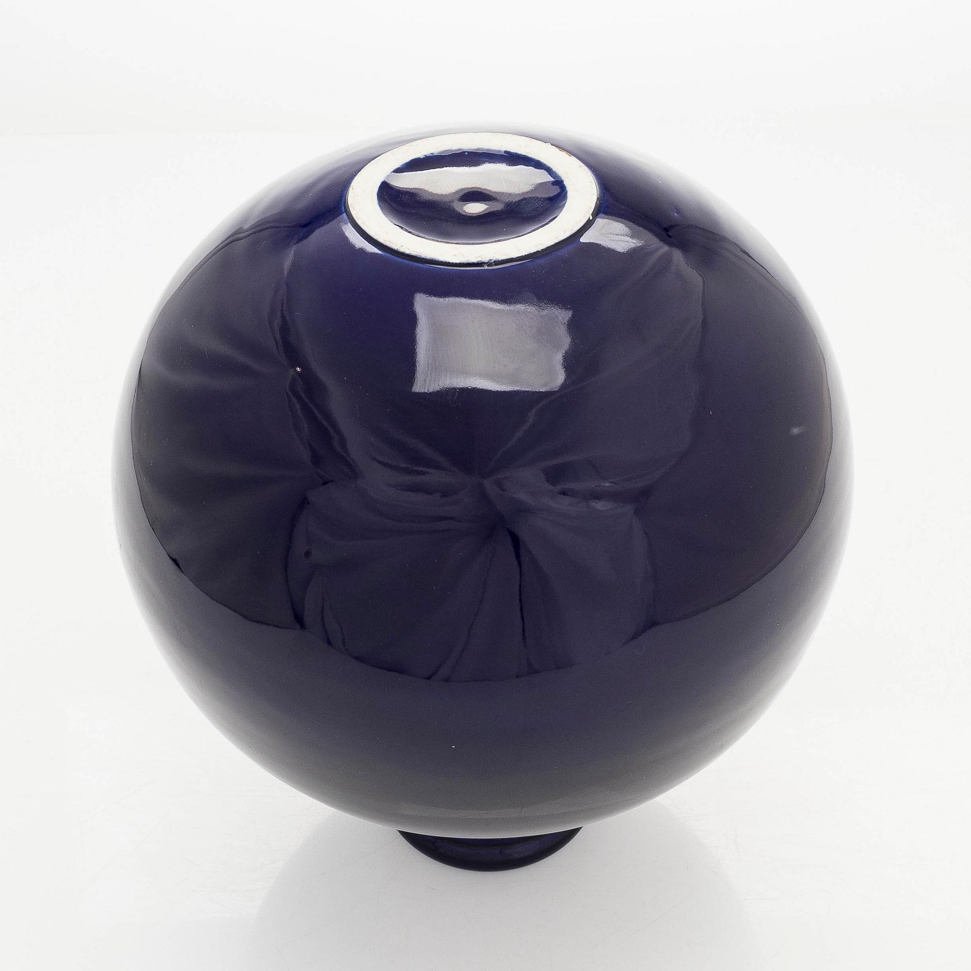 Inkeri Leivo, Konstkeramik, "Blue Velvet" osignerad.