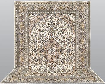 A Keshan carpet, approx. 390 x 295 cm.