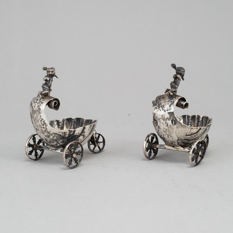 A pair of silver salt cellars, 19th/20th century.