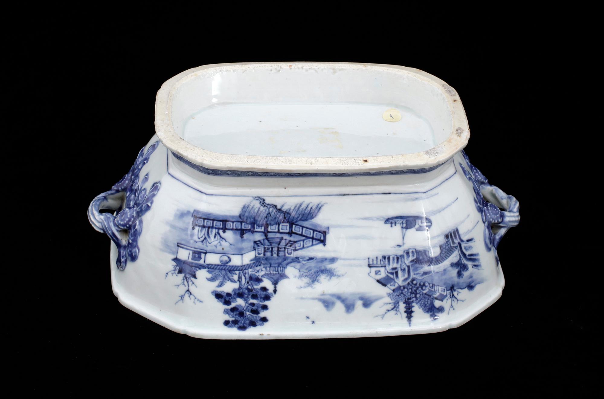 TERRIN, porslin, Jiaqing, Kina omkring år 1800.