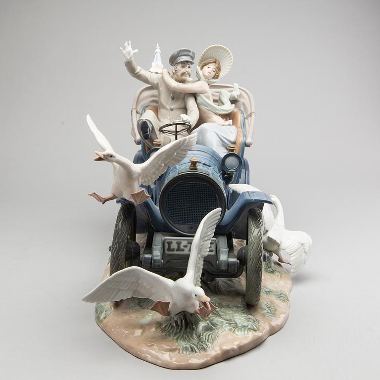LLADRO, figurgrupp, no 821, bil och fåglar, Spanien, dekor av Ruiz, 1900-talets slut.