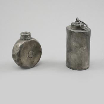 PLUNTOR, 2 st, tenn, en med otydliga stämplar, sannolikt Jönköping, 1800-tal.