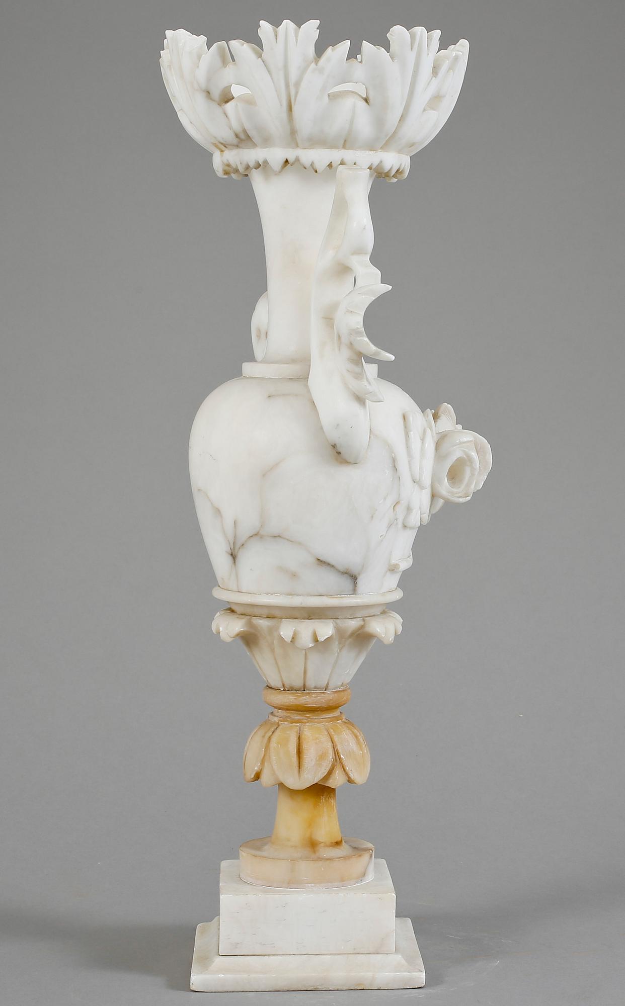 PRAKTVAS, alabaster, sent 1800-tal.