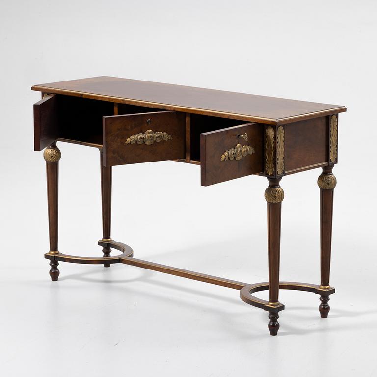 Hallbord och spegel, empirestil, 1900-tal.