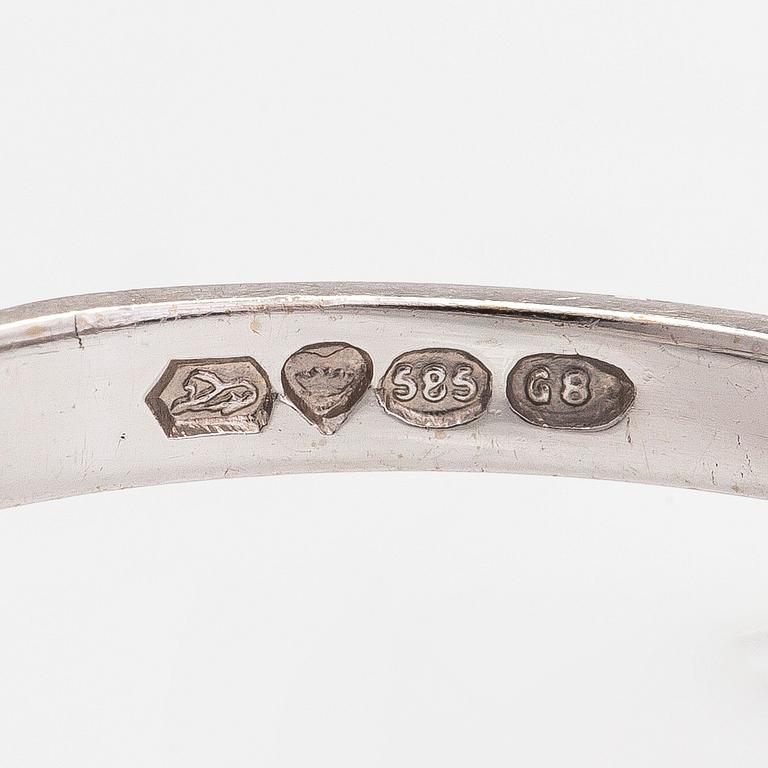Ring, carmosé, 14K vitguld, diamanter tot. ca 0.18 ct och safir. Kultakeskus Tavastehus, 1984.