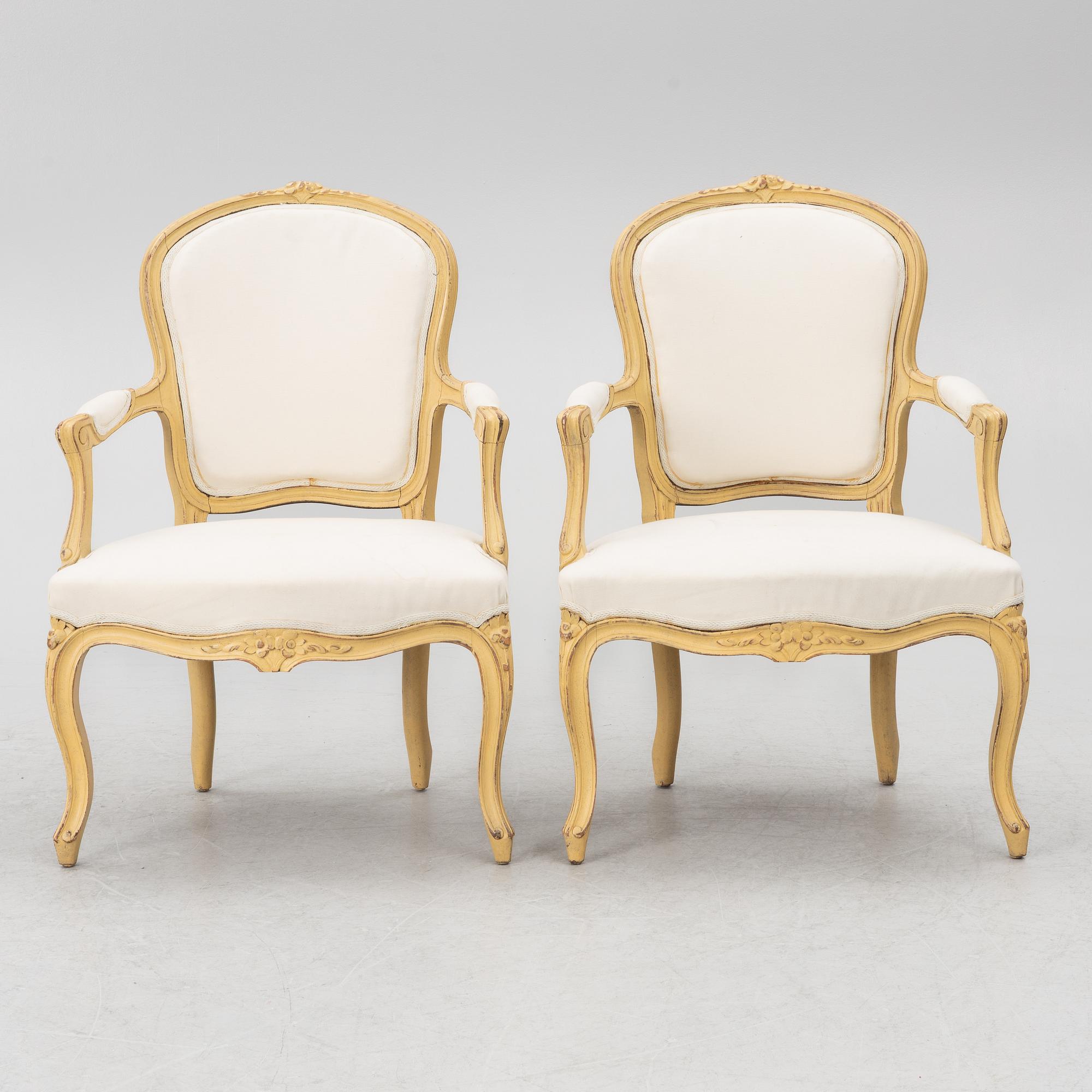 Karmstolar, ett par, Louis XV-stil, 1900-talets andra hälft.