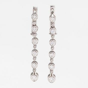 A pair of 18K white gold earrings with diamonds ca. 1.05 ct in total according to engraving.