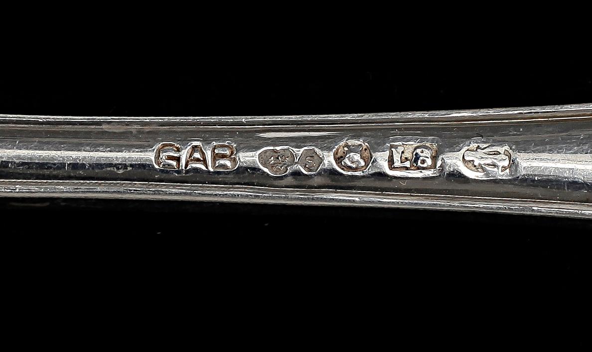 BESTICK, 35 st, silver, modell Svensk spets, GAB och CGH, 1900-tal. Tot vikt ca 1010g.