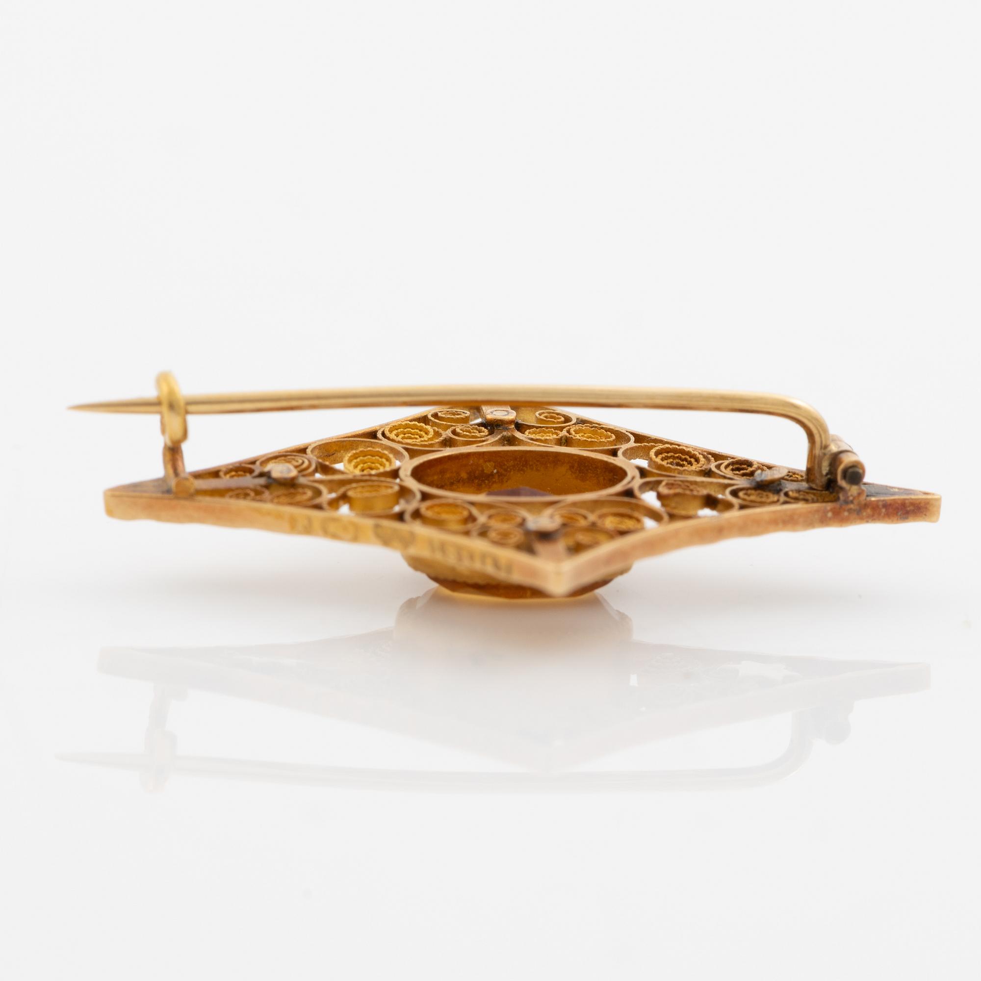 Brooch, 18K gold, filigree work with citrine.
