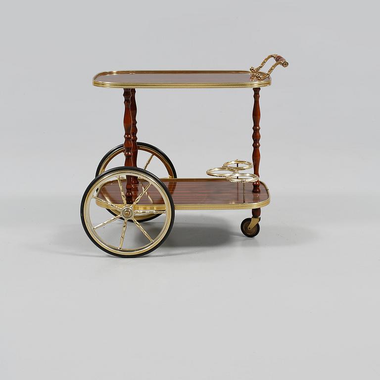 SERVERINGSVAGN, 1900-talets andra hälft.
