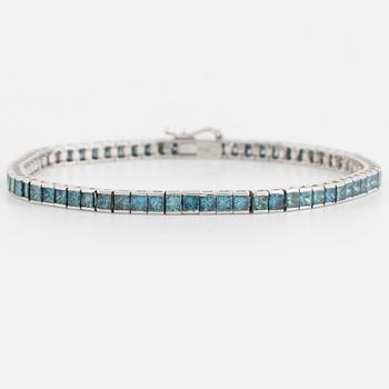 A bluegreen princess-cut diamond bracelet.