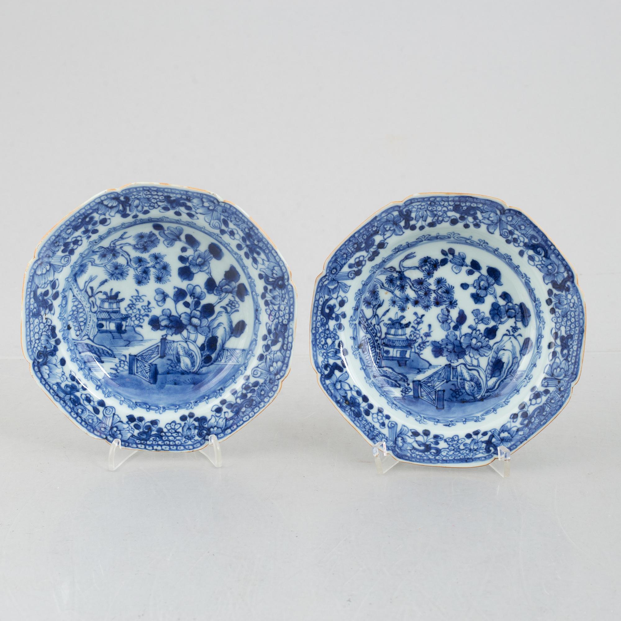 A matching set of twelve blue and white small plates, China, Qianlong (1736-95).