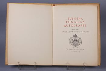 BOK, "Svenska kungliga autografer", Stockholm 1944.