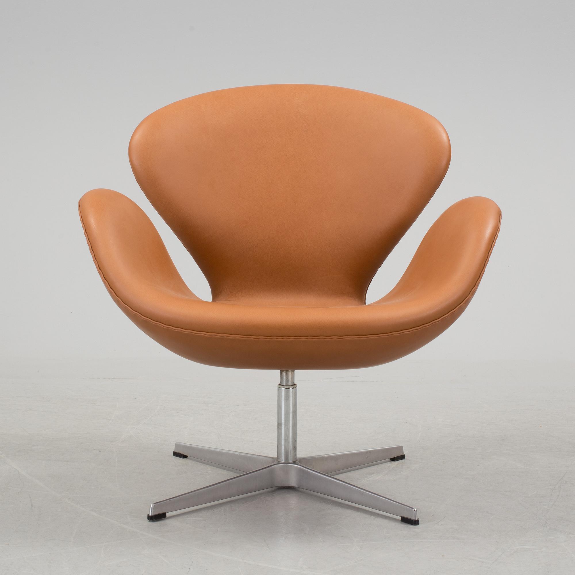 A Danish Arne Jacobsen "Svanen" armchair for Fritz Hansen, 1900-talets andra hälft.