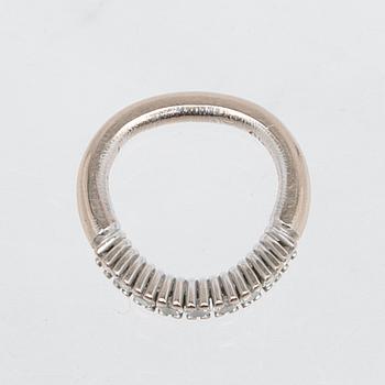 Ole Lynggaard, ring, 18K white gold with brilliant-cut diamonds.