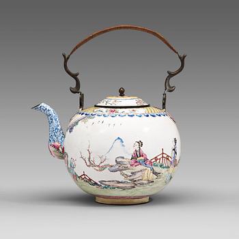 519. An export enamel on copper teapot with cover, Qing dynasty, 18/19th Century.