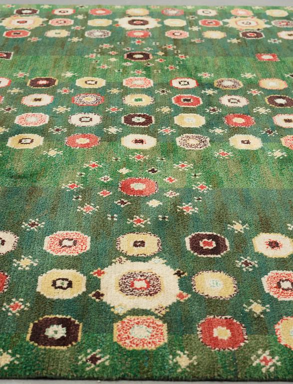 Barbro Nilsson, A CARPET, "Gröna rabatten", knotted pile, ca 329,5 x 229,5  cm, signed AB MMF BN.