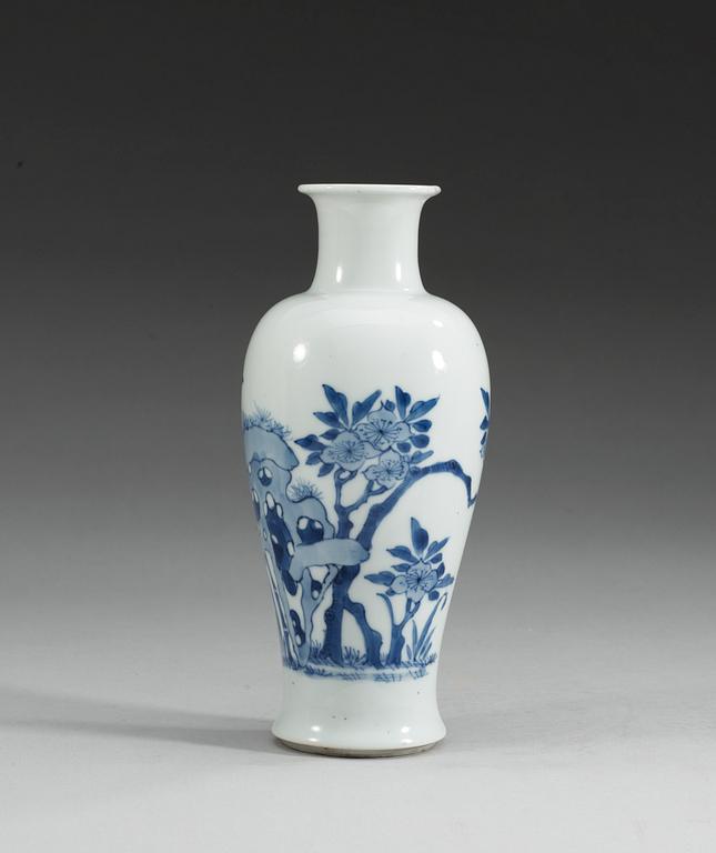 VAS, porslin. Qing dynastin, Kangxi (1662-1722).