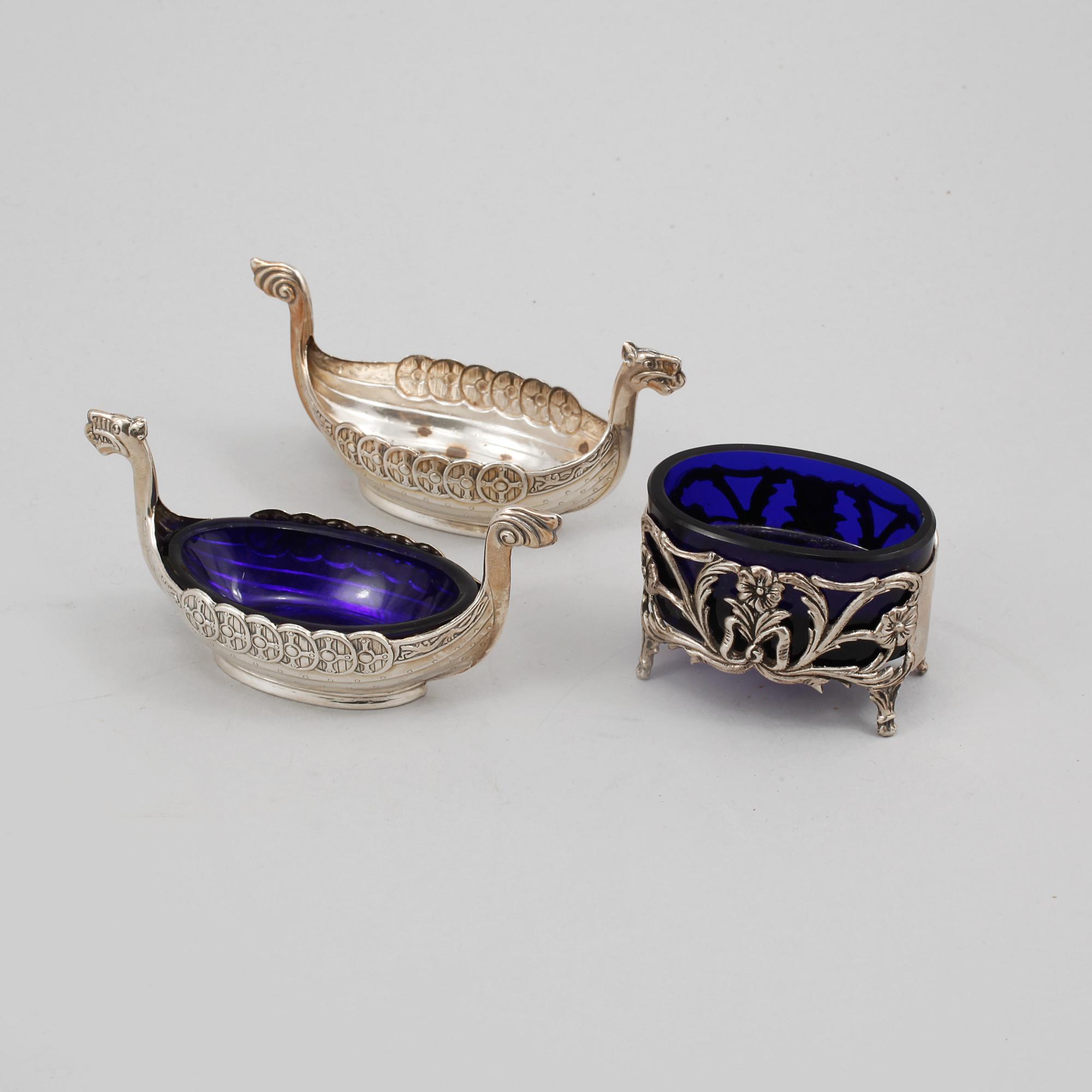SALTKAR, 3 st, silver och glas, GEWE, Malmö, 1976 och Ceson, 1900-talets andra hälft.