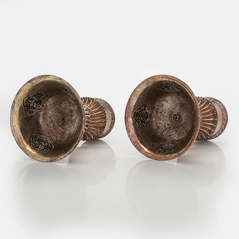 Voiamppupari, Tiibet, kupari, hopeoitu koristelu. 1800-luku.