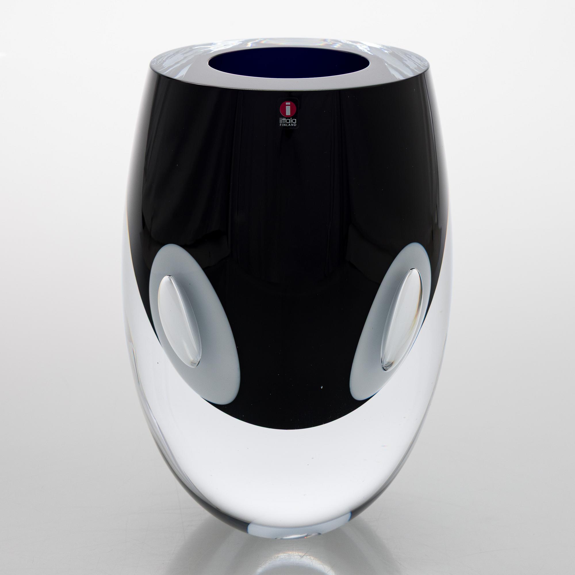 Timo Sarpaneva, a 'Claritas' glass sculpture, signed Timo Sarpaneva Iittala 2001.