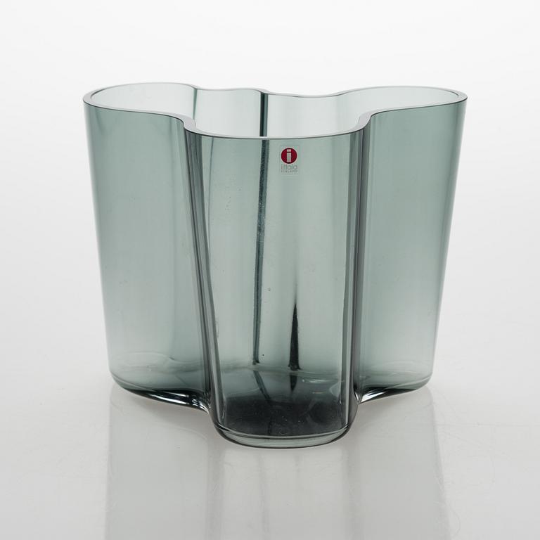 Alvar Aalto, maljakko, 3030, leimasigneerattu, Iittala, 1980-90-luku.