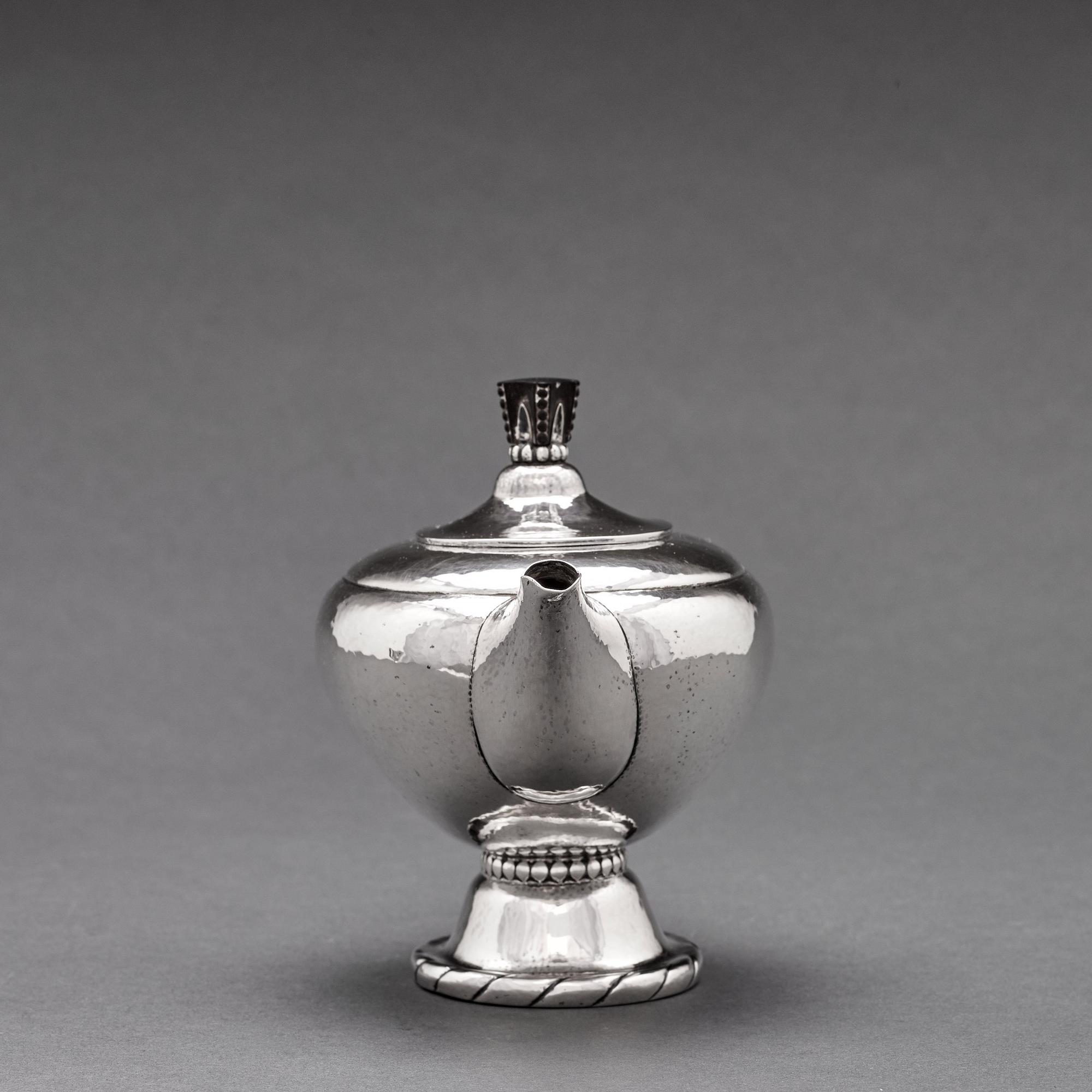 Georg Jensen, a 4 pieces coffee and tea service, Copenhagen 1915-19, 830/1000 silver. Design nr 88.