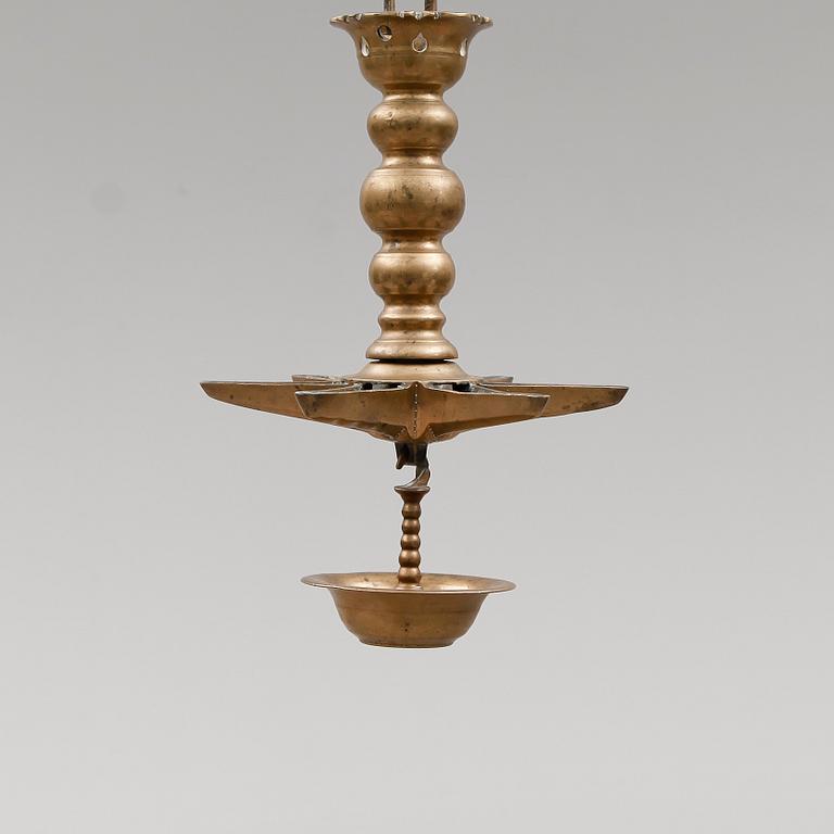 AMPEL, mässing, 1800-tal. Höjd ca 47 cm.