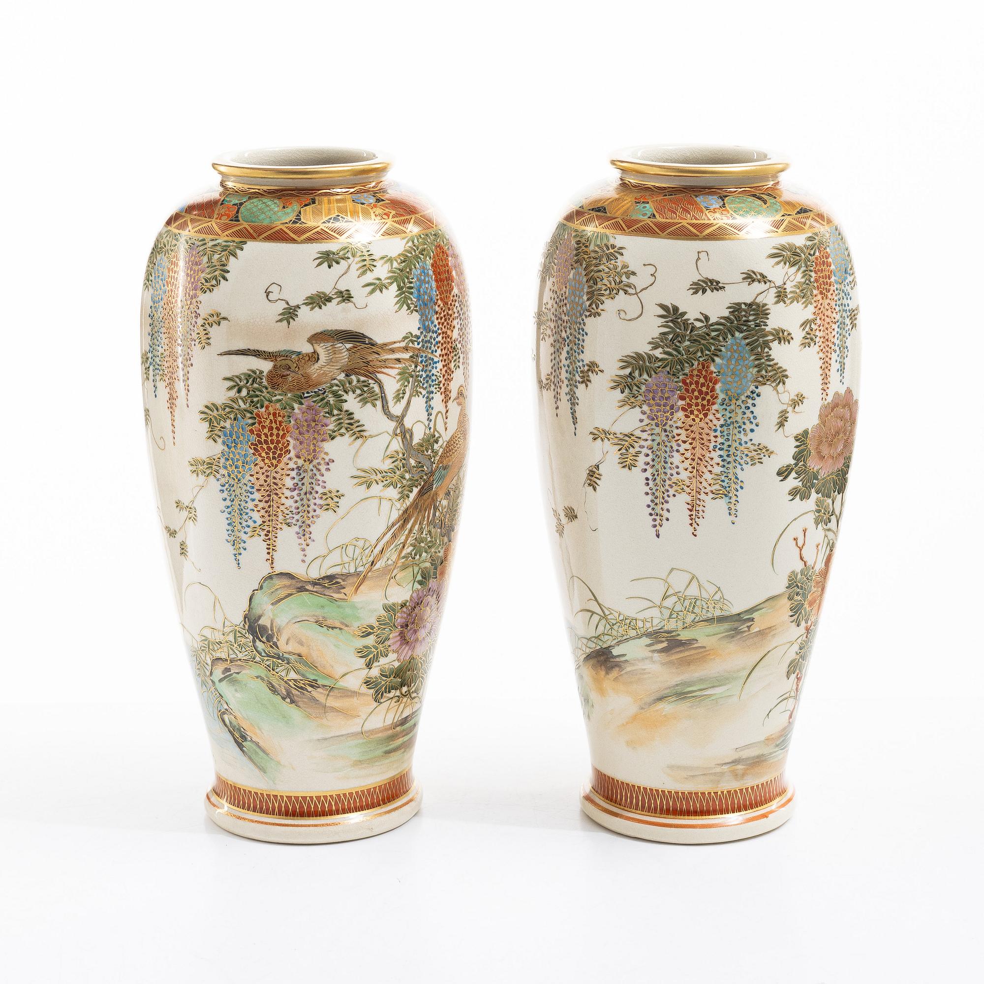 A pair of Japanese Satsuma vases, 20th century. Signed.