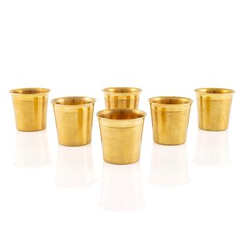 393. Six Swedish 18 carat gold small beakers, marks of Kurt Ribbhagen AB, Stockholm 1974.