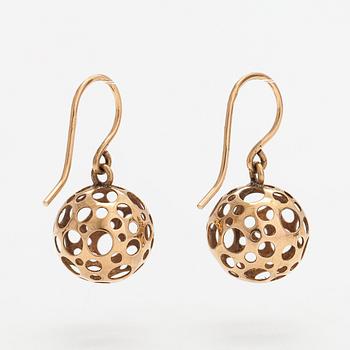 Liisa Vitali, A pair of earrings and a ring made of 14K gold "Leppäkerttu". Westerback, Helsinki 1968-69/1969-70.