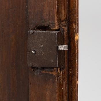 A pine cabinet, around the year 1800.