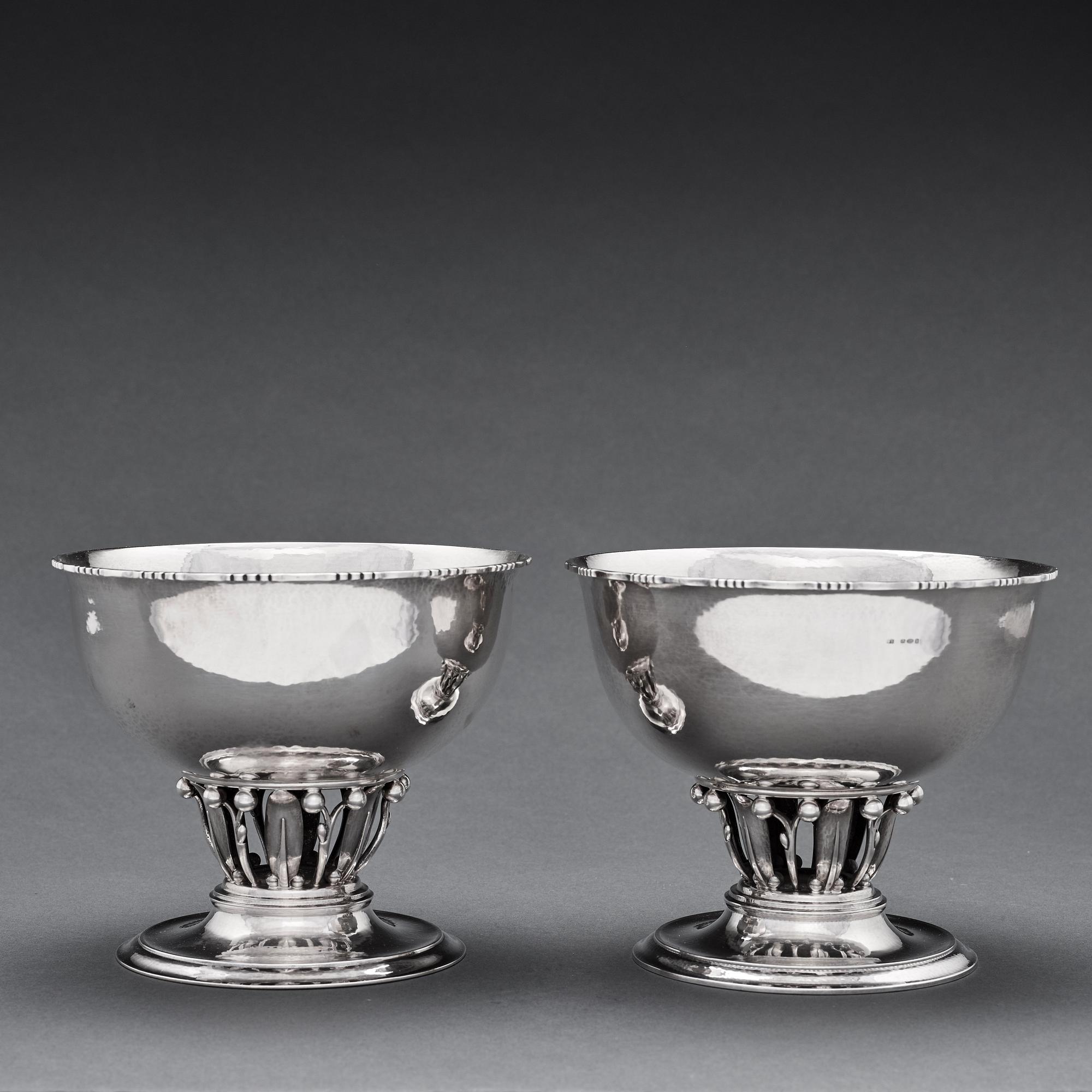 Georg Jensen, skålar 2 st, Köpenhamn  1915-1927 (otydligt), 830/1000 och 925/1000 silver, designnr 19 & 19A.