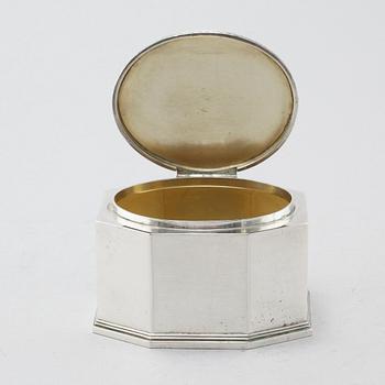 A silver sugarbowl made in Stockholm in 1944.