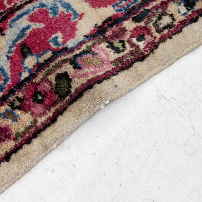 Matta, Kirman, ca 365 x 265 cm.