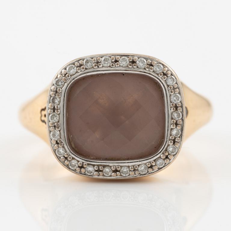 Charlotte Lynggaard, Ole Lynggaard, ring, "Cushion" 18K guld med rosatonad sten och briljantslipade diamanter.