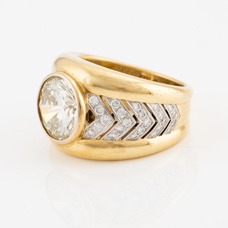 Ring 18K guld med en rund briljantslipad diamant.