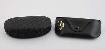 SOLGLASÖGON, 2 par, Ray-Ban samt Max Mara.