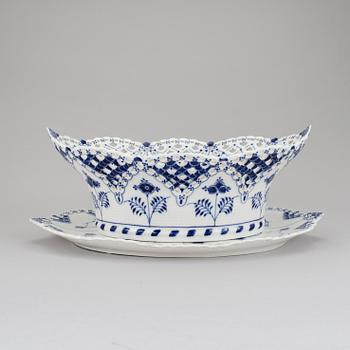 BOWL ON PLATE, porcelain, "Musselmalet helblond", Royal Copenhagen, 20th century.