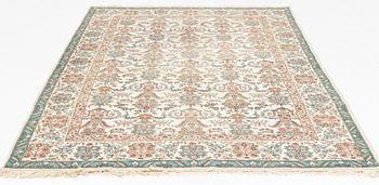 A Tabriz, ca 295 x 195 cm.