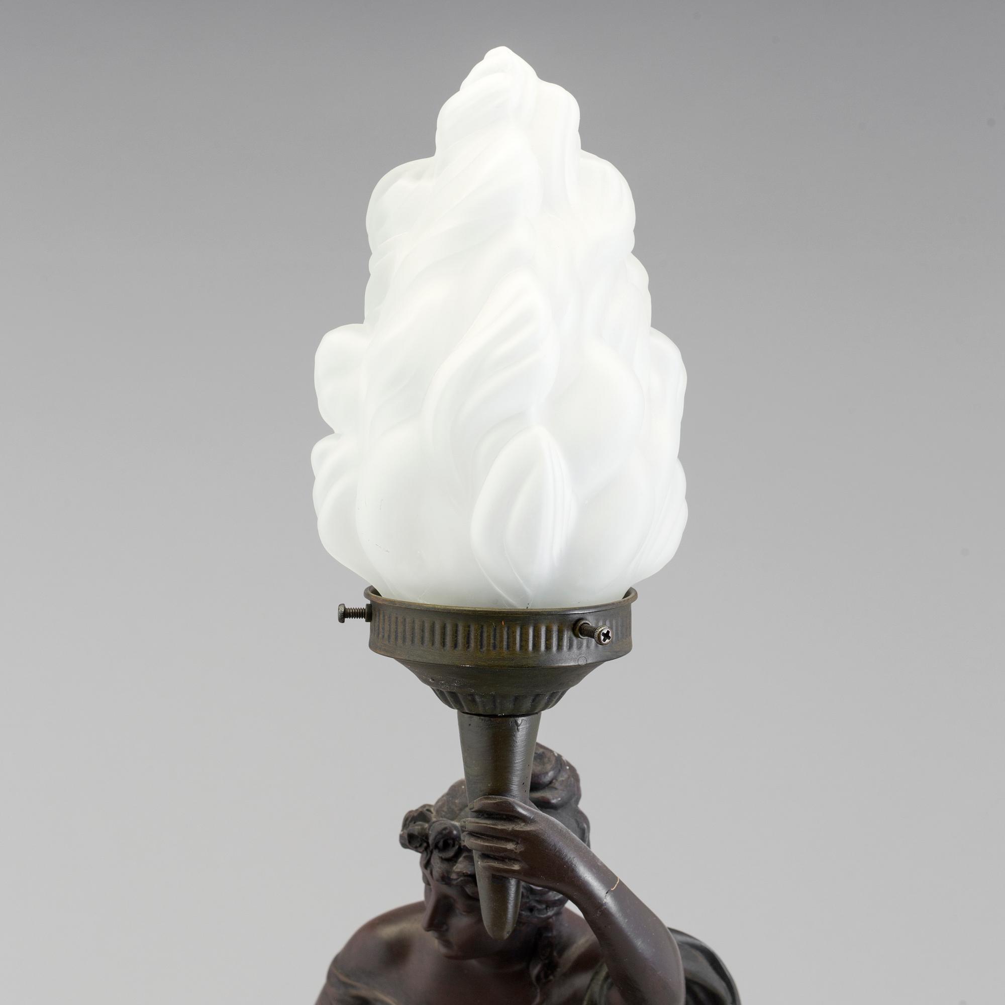 A jugend-style table light.