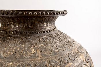 An Indian 20th century urn.