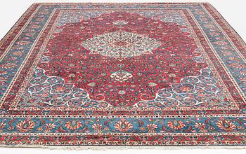 A carpet, semi-antique, Chāl Shotor, ca 421,5 x 316 cm.