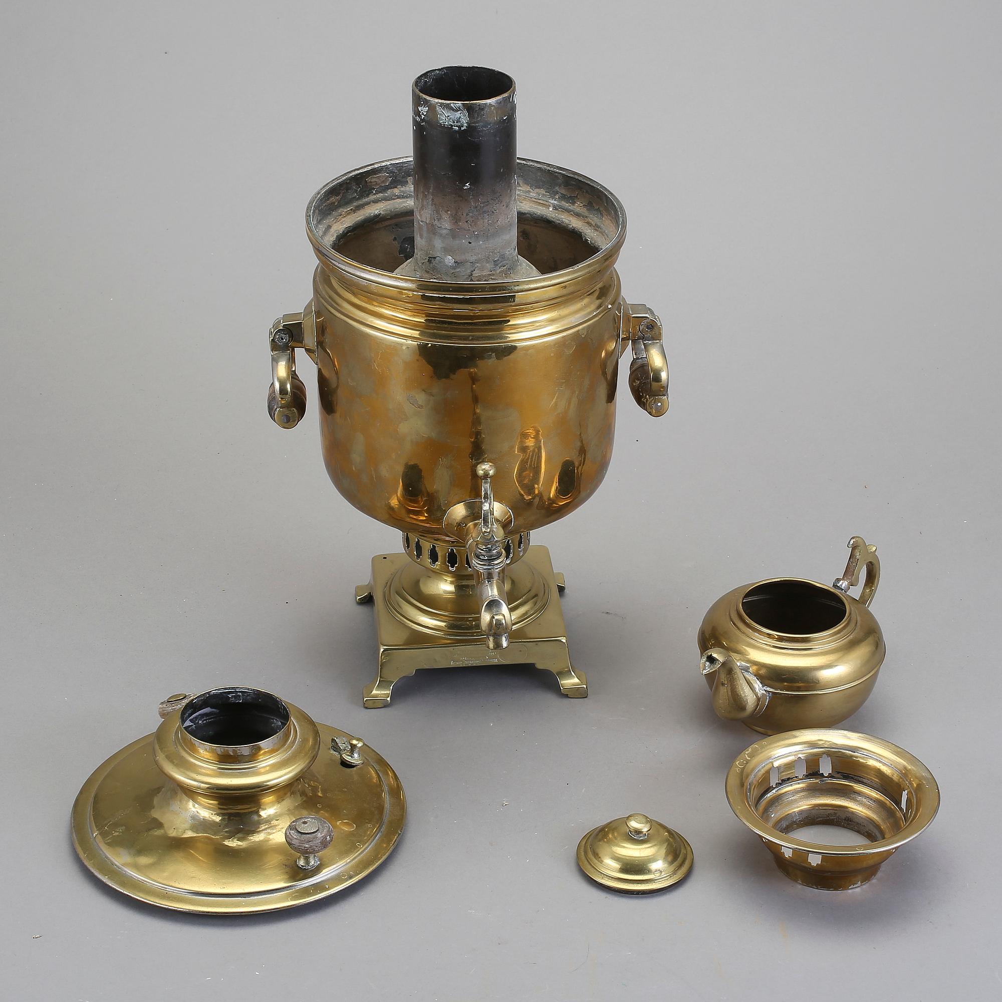SAMOVAR, mässing, Ryssland, daterad 1889.